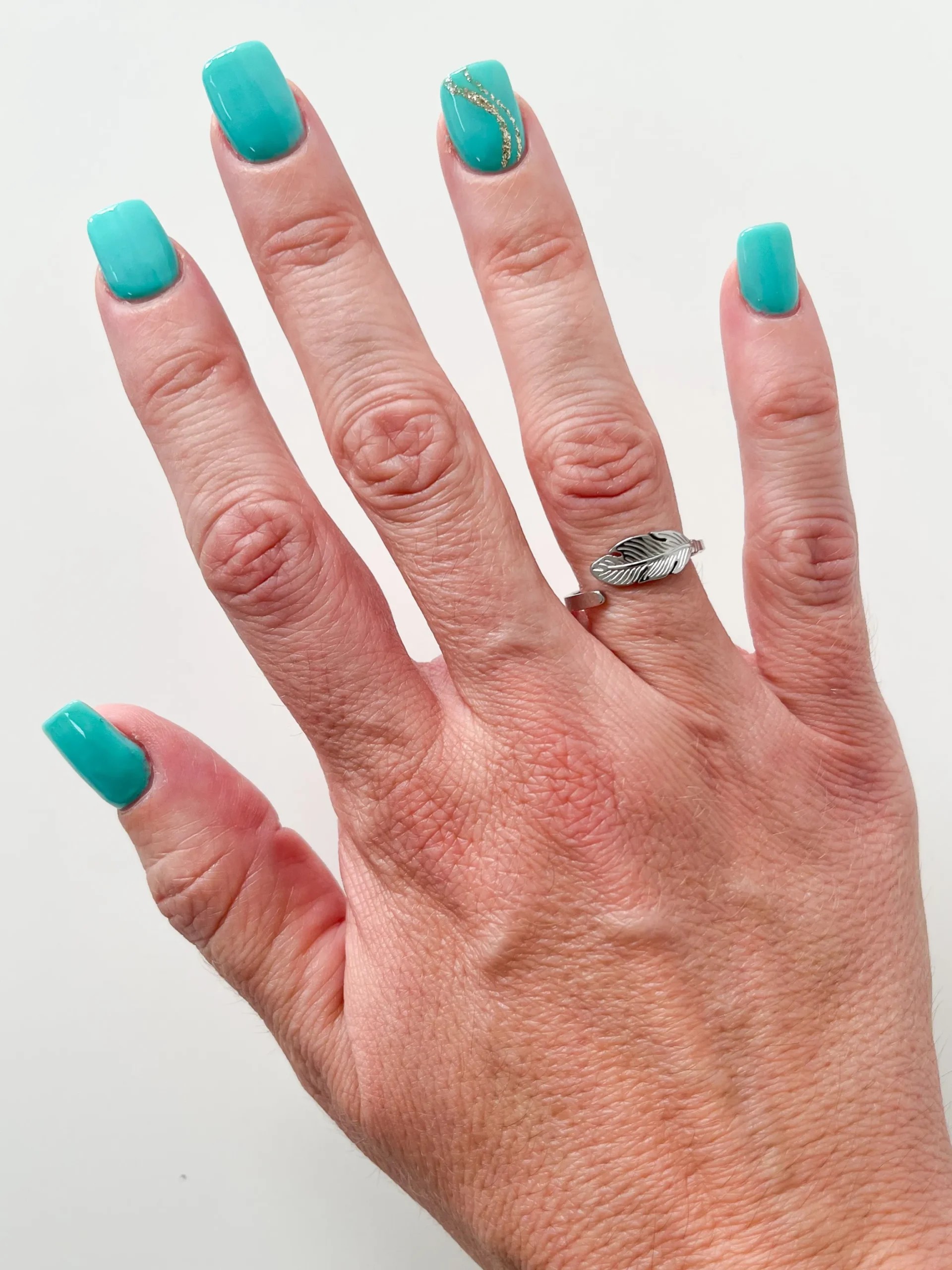 Anillo pluma plateada
