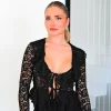 Blusa volantes encaje negro
