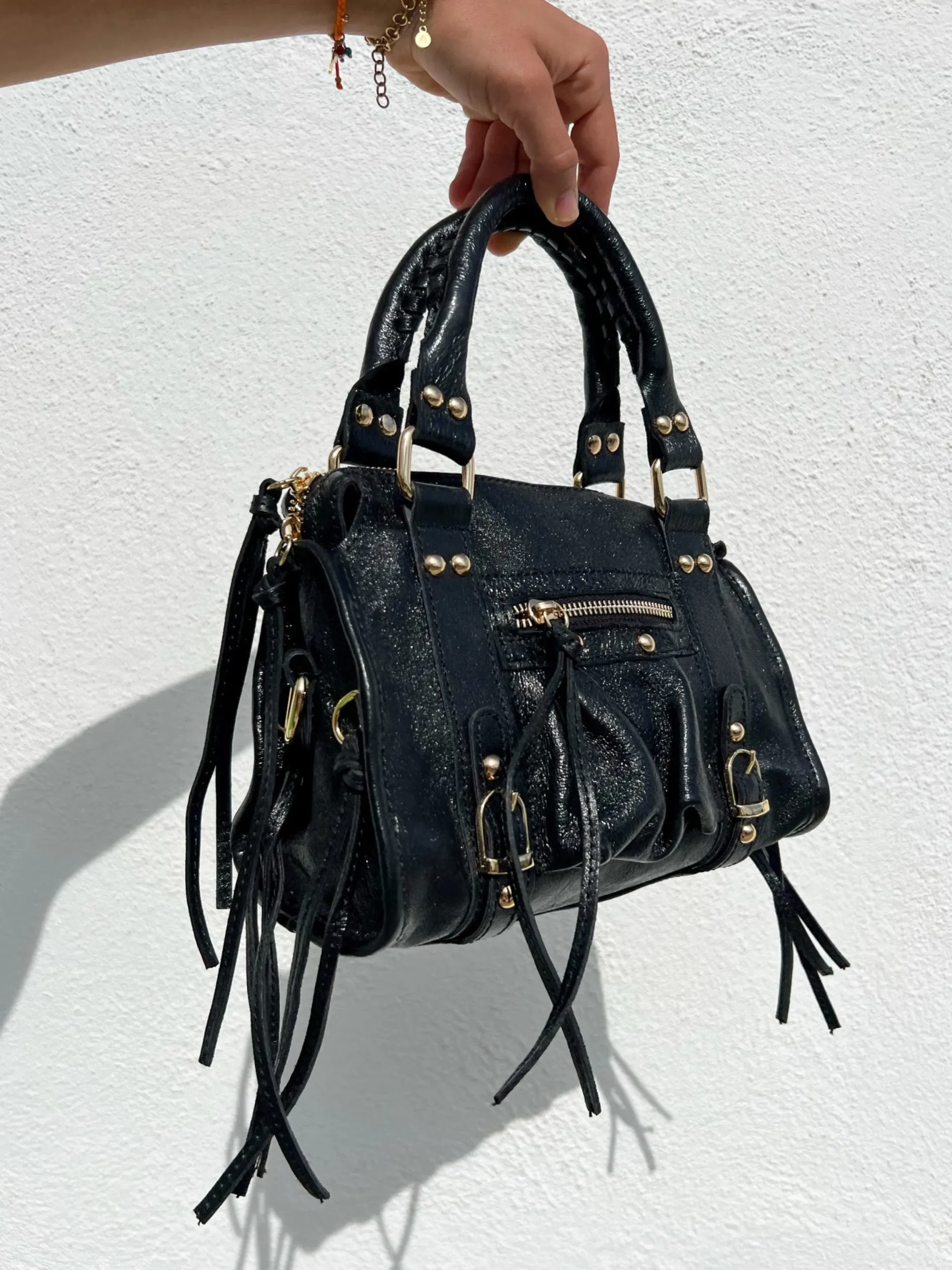 Bolso hebillas piel brillos negro