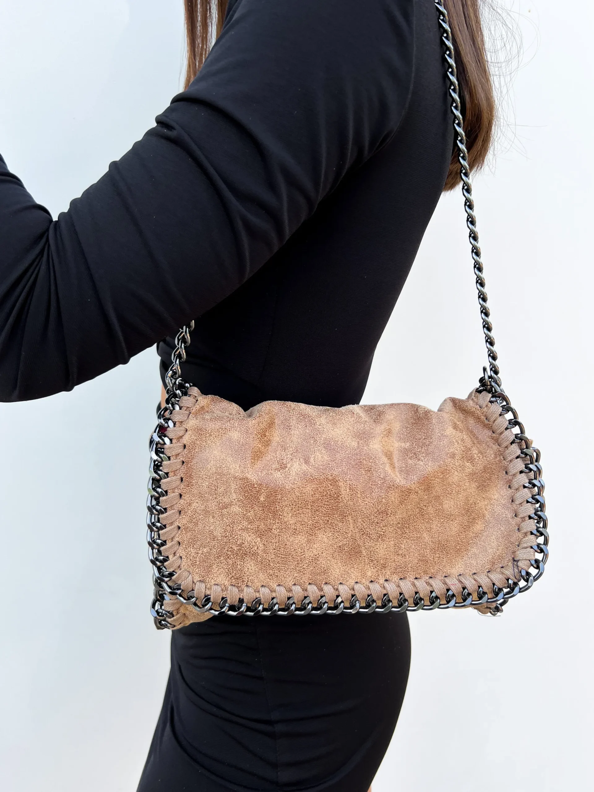 Bolso midi cadenas beige