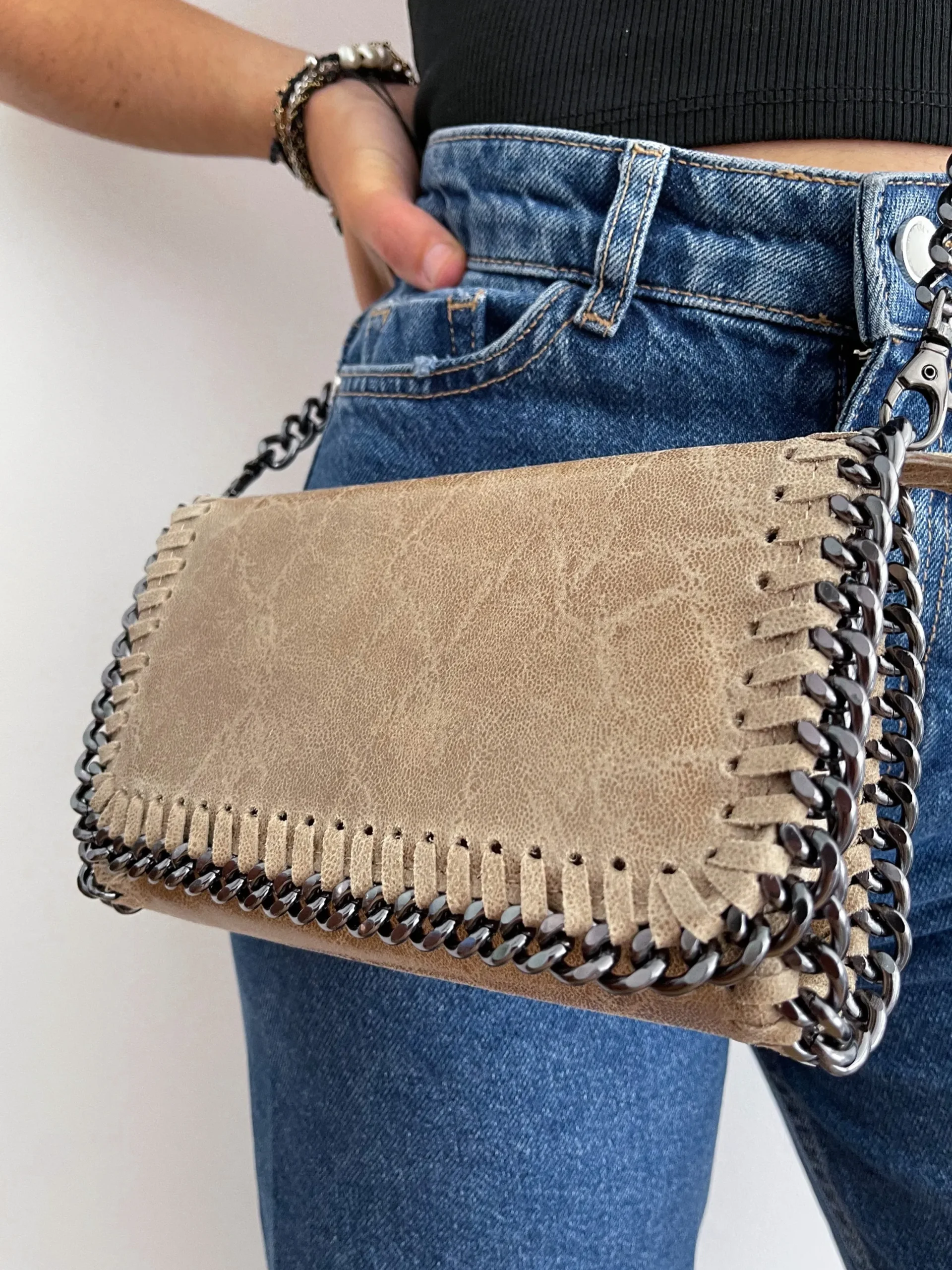Bolso midi piel beige
