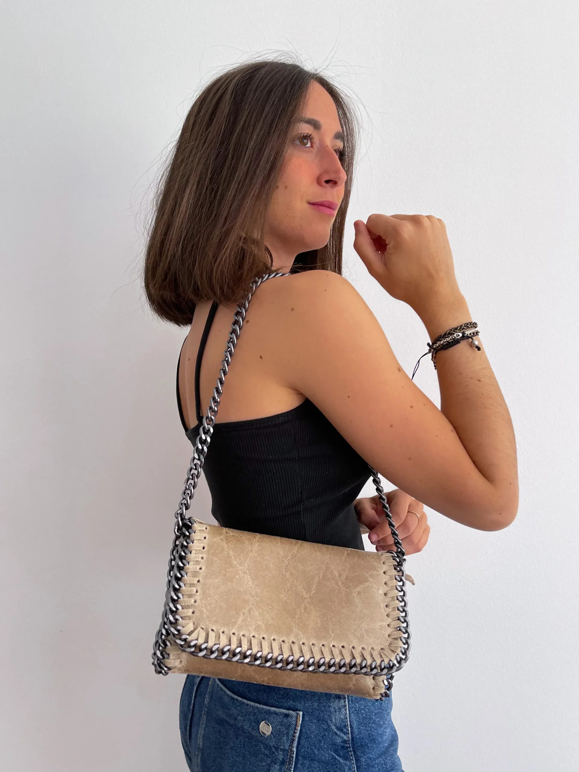 Bolso midi piel beige