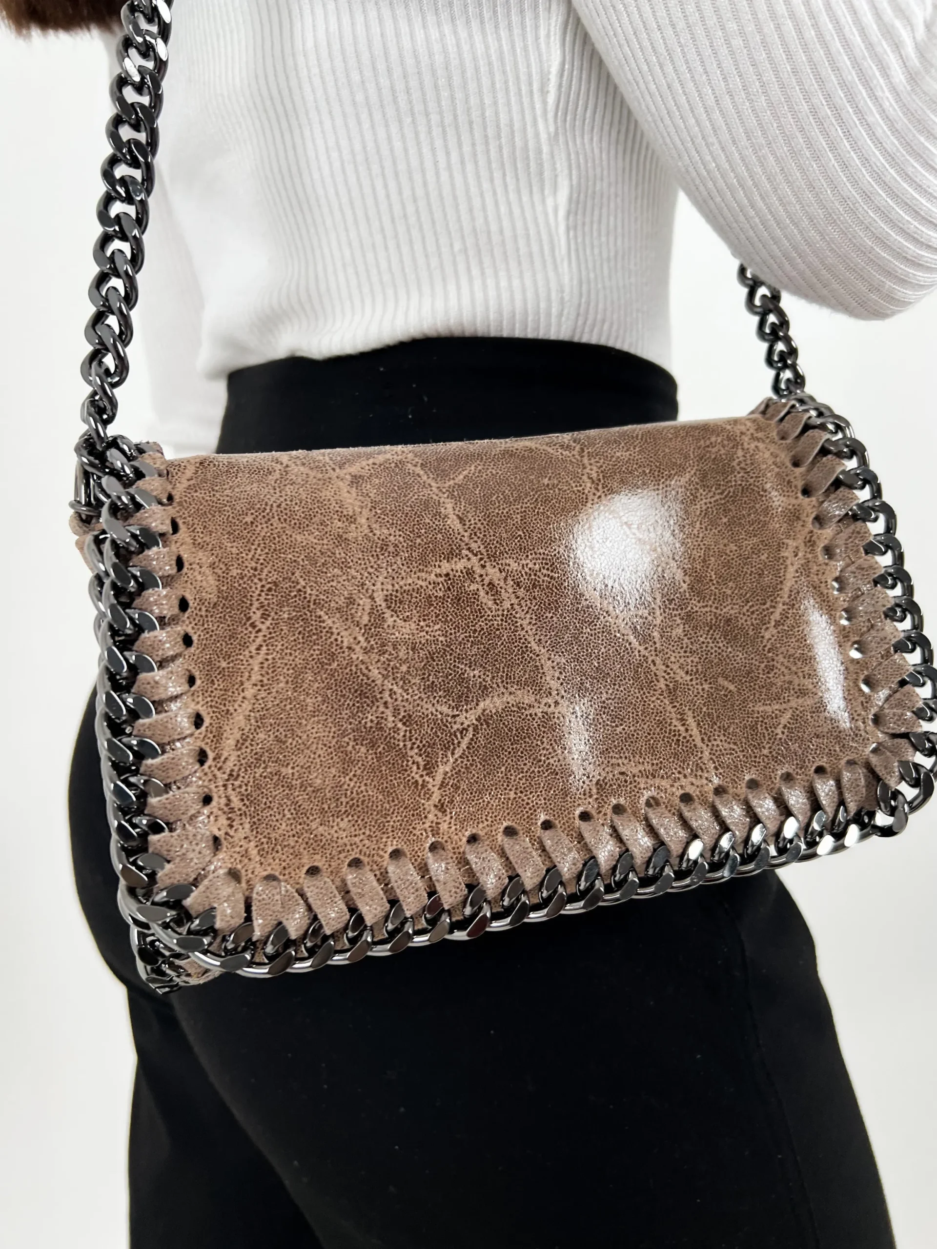 Bolso midi piel marrón