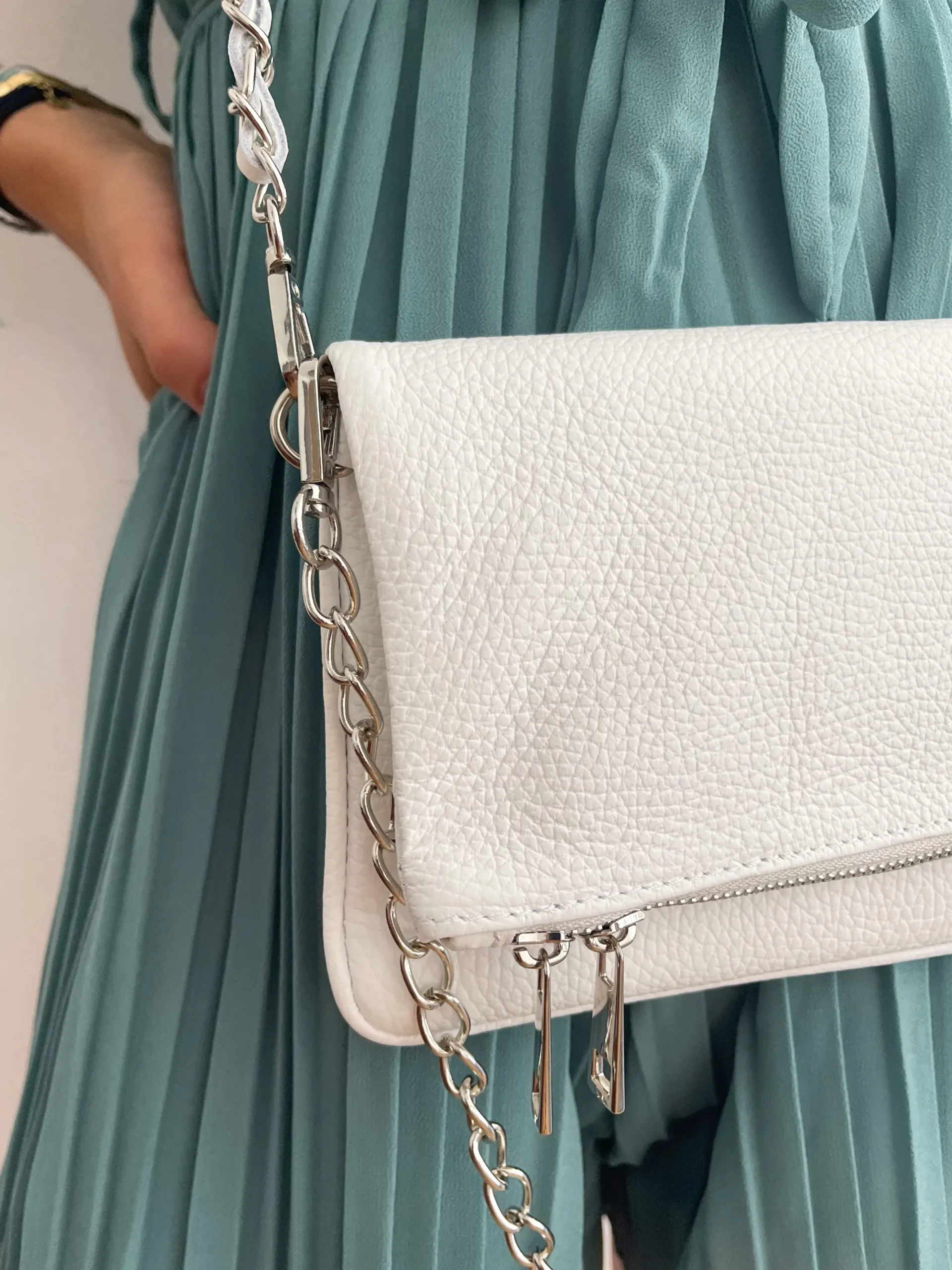 Bolso piel cadenas blanco