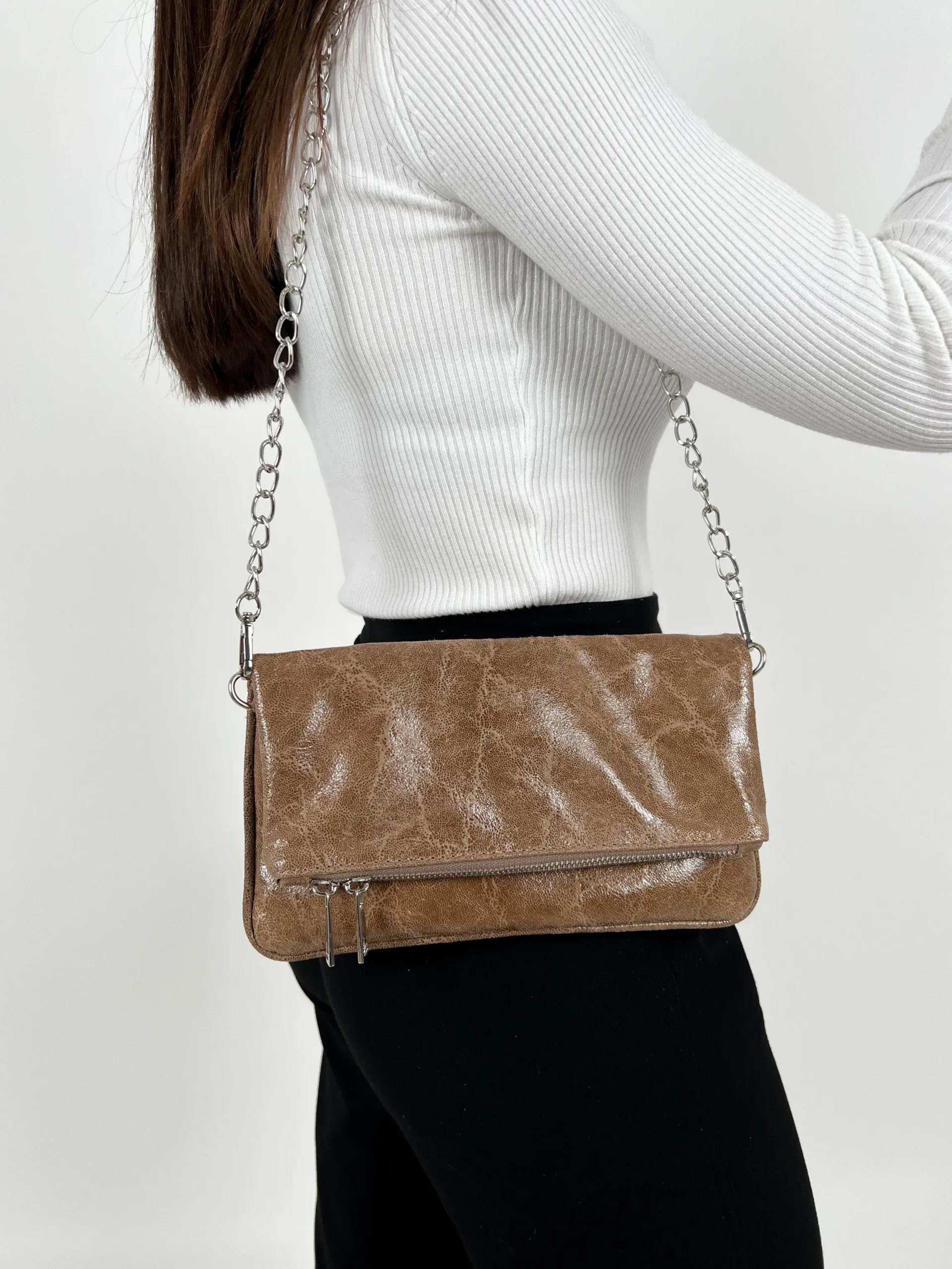 Bolso piel cadenas brillo marron