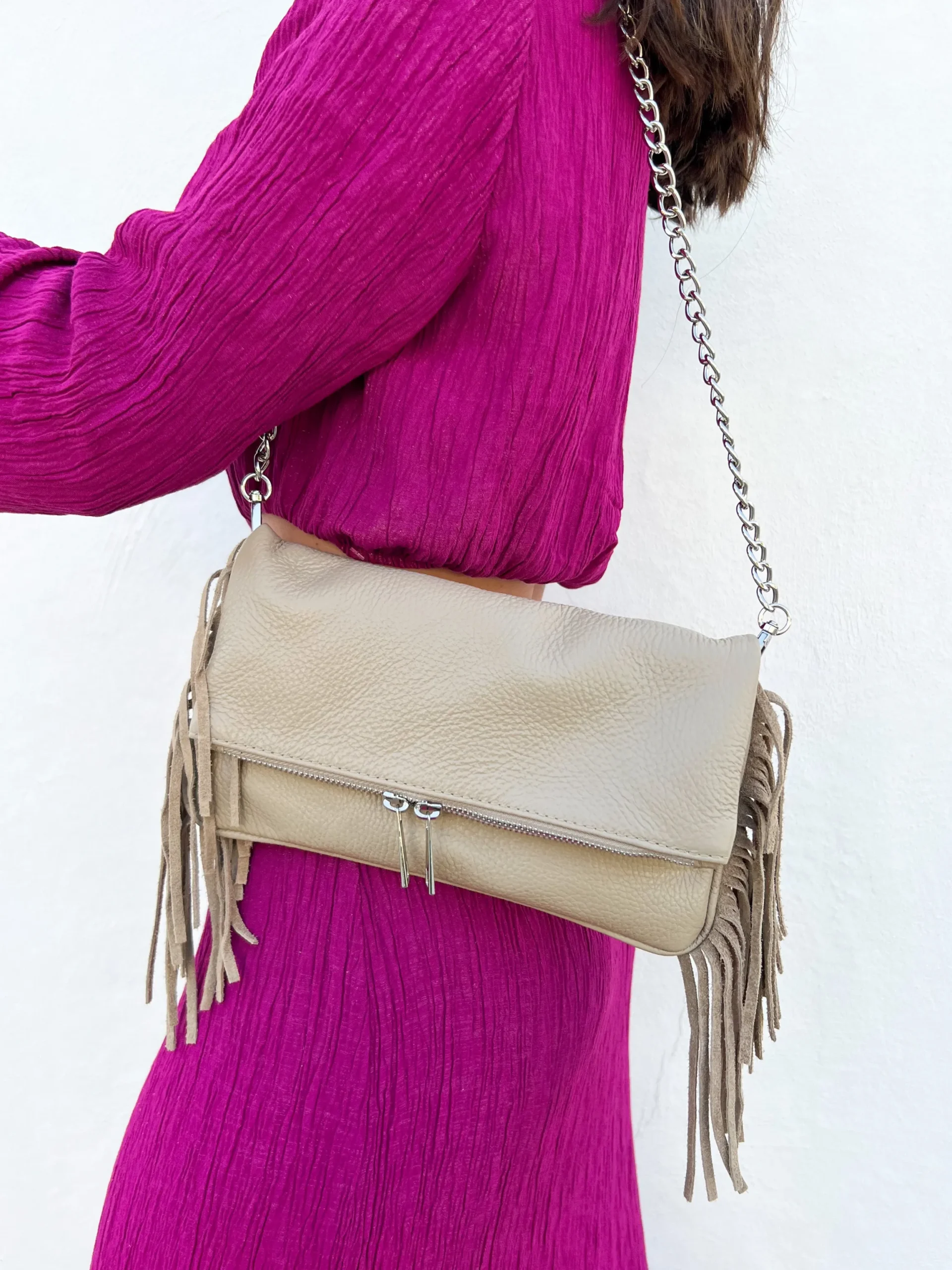 Bolso piel cadenas flecos crema
