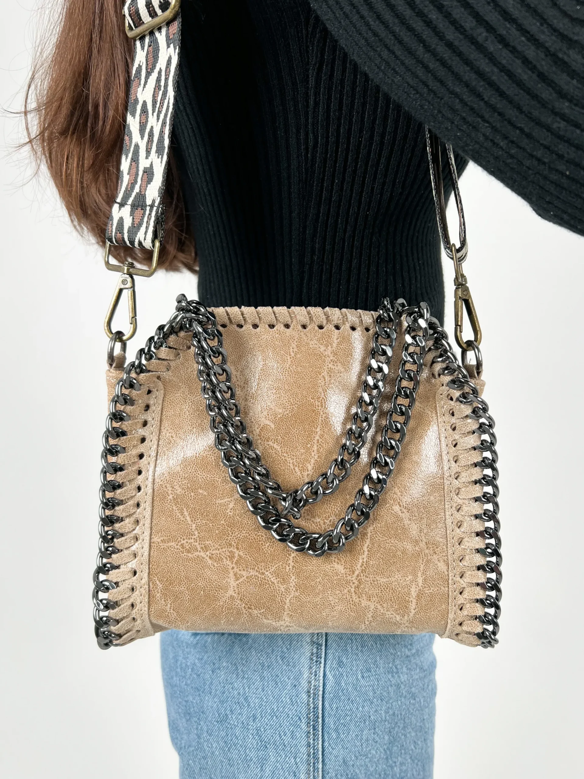 Bolso pocket bag brillo beige