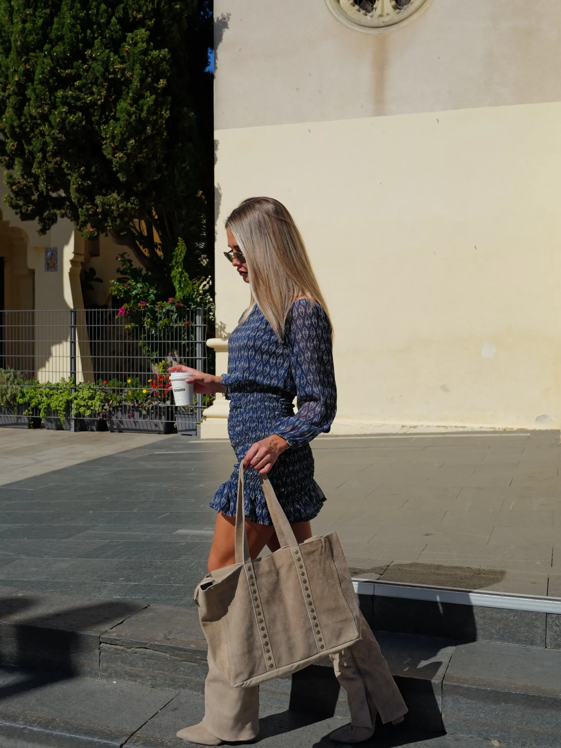 Bolso tachas maxi beige