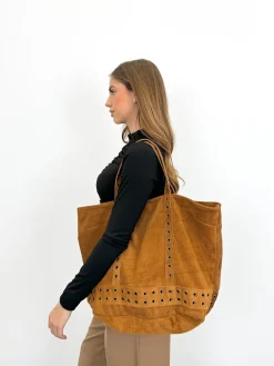 Bolso tachuelas maxi camel