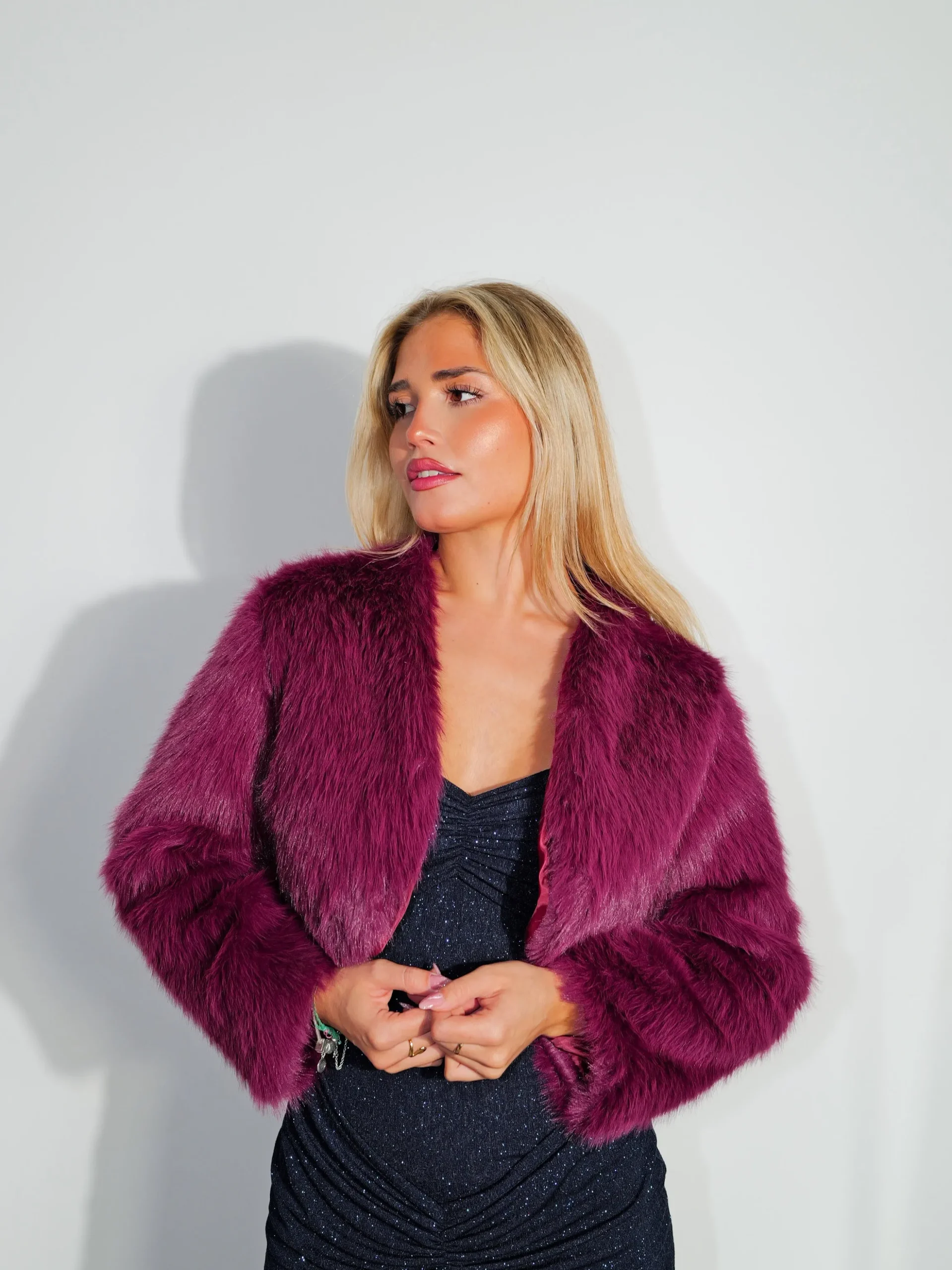 Chaqueta mini pelo berenjena