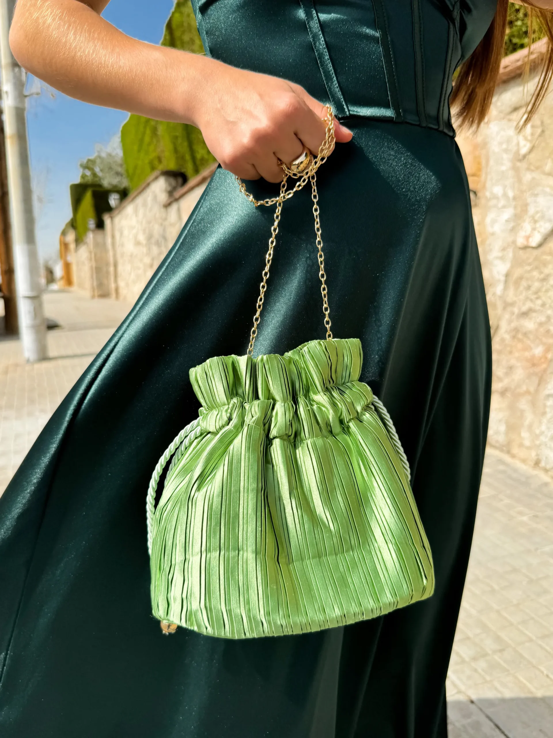 Clutch saco satinado verde