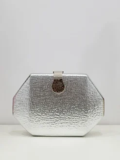 Clutch textura cierre plateado