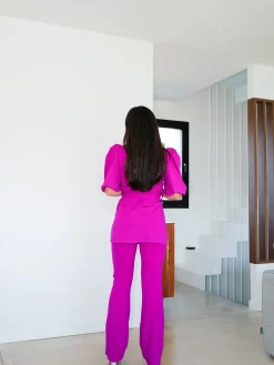 Conjunto mono traje pomposo amarena