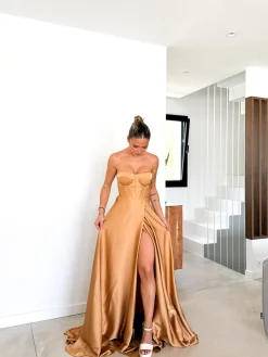 Vestido corse palabra dorado