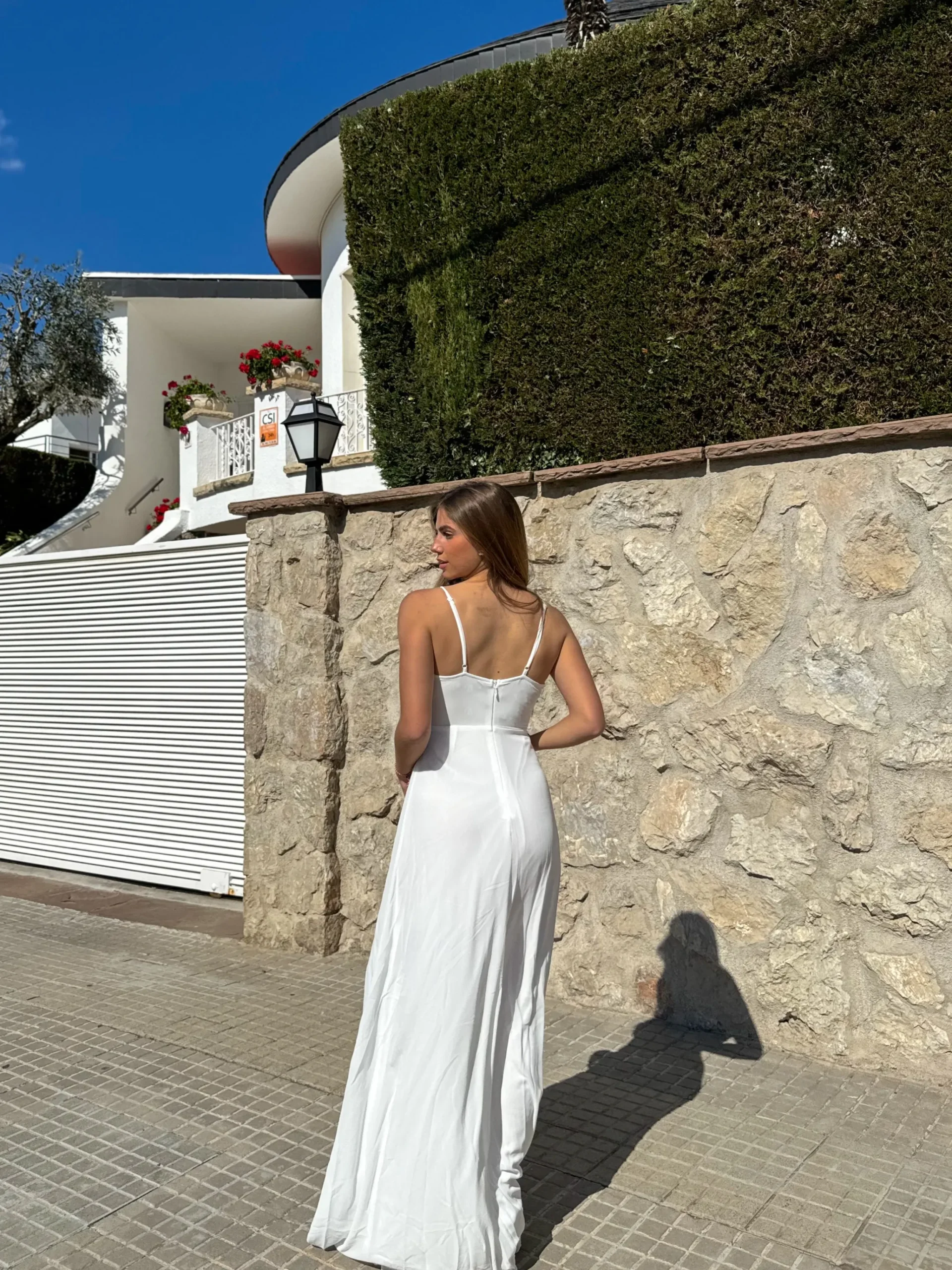 Vestido crepe pico blanco