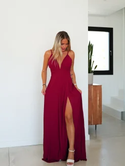 Vestido crepe pico burdeos