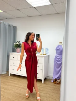 Vestido escote lazo burdeos