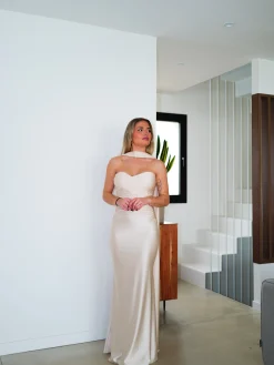 Vestido largo banda choker dorado