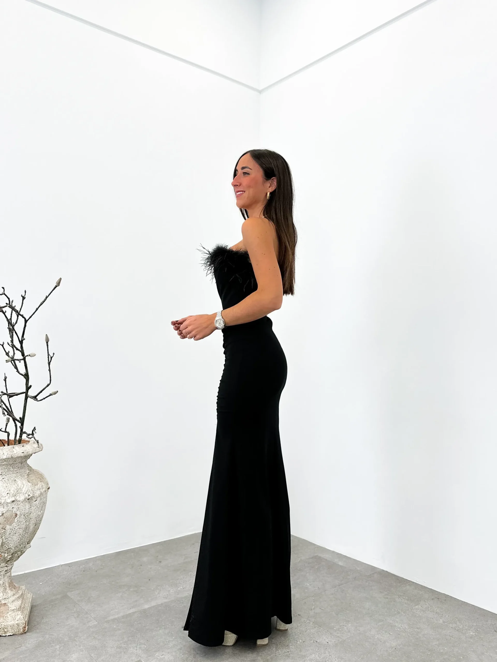 Vestido largo crepe plumas negro