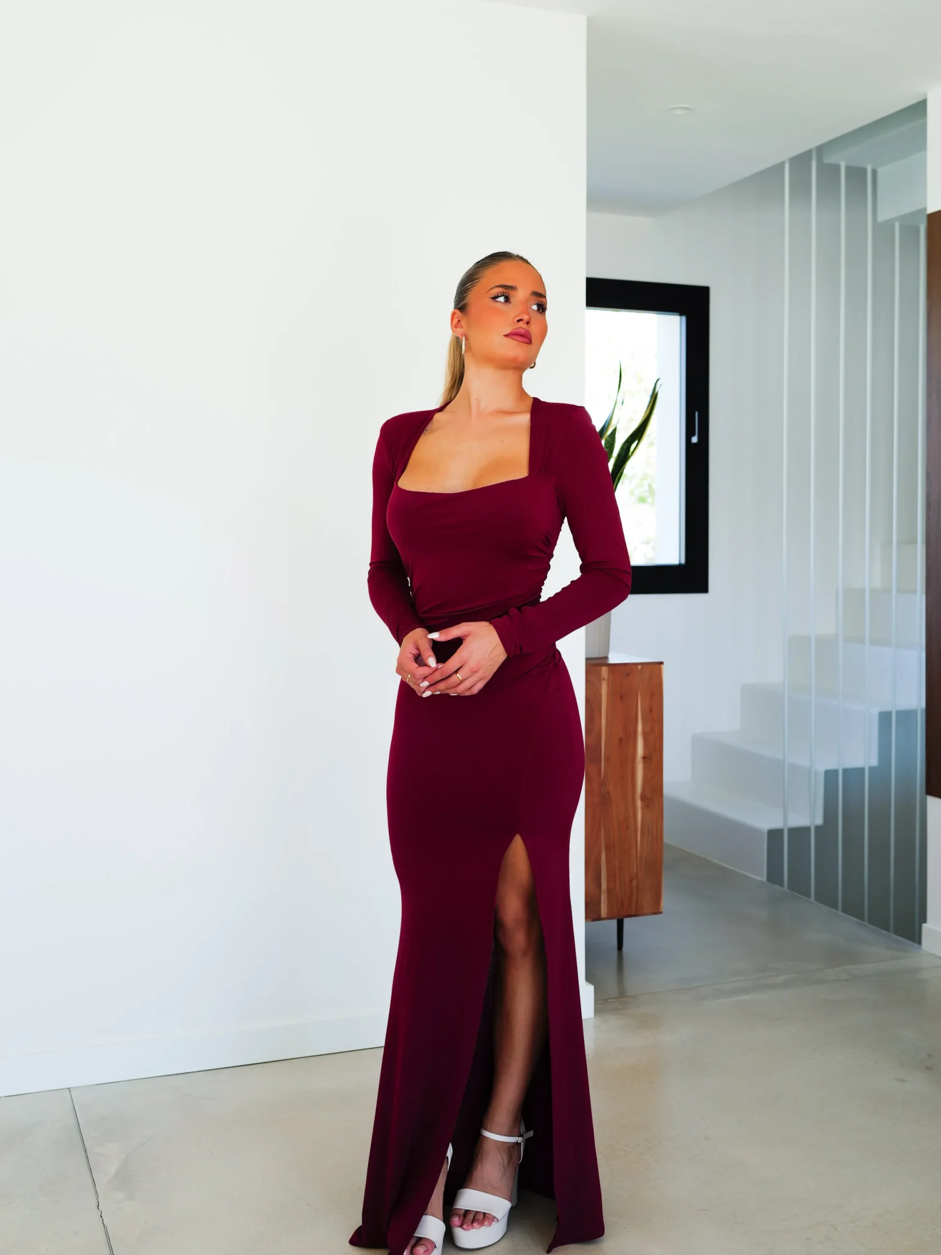 Vestido largo escote cuadrado burdeos