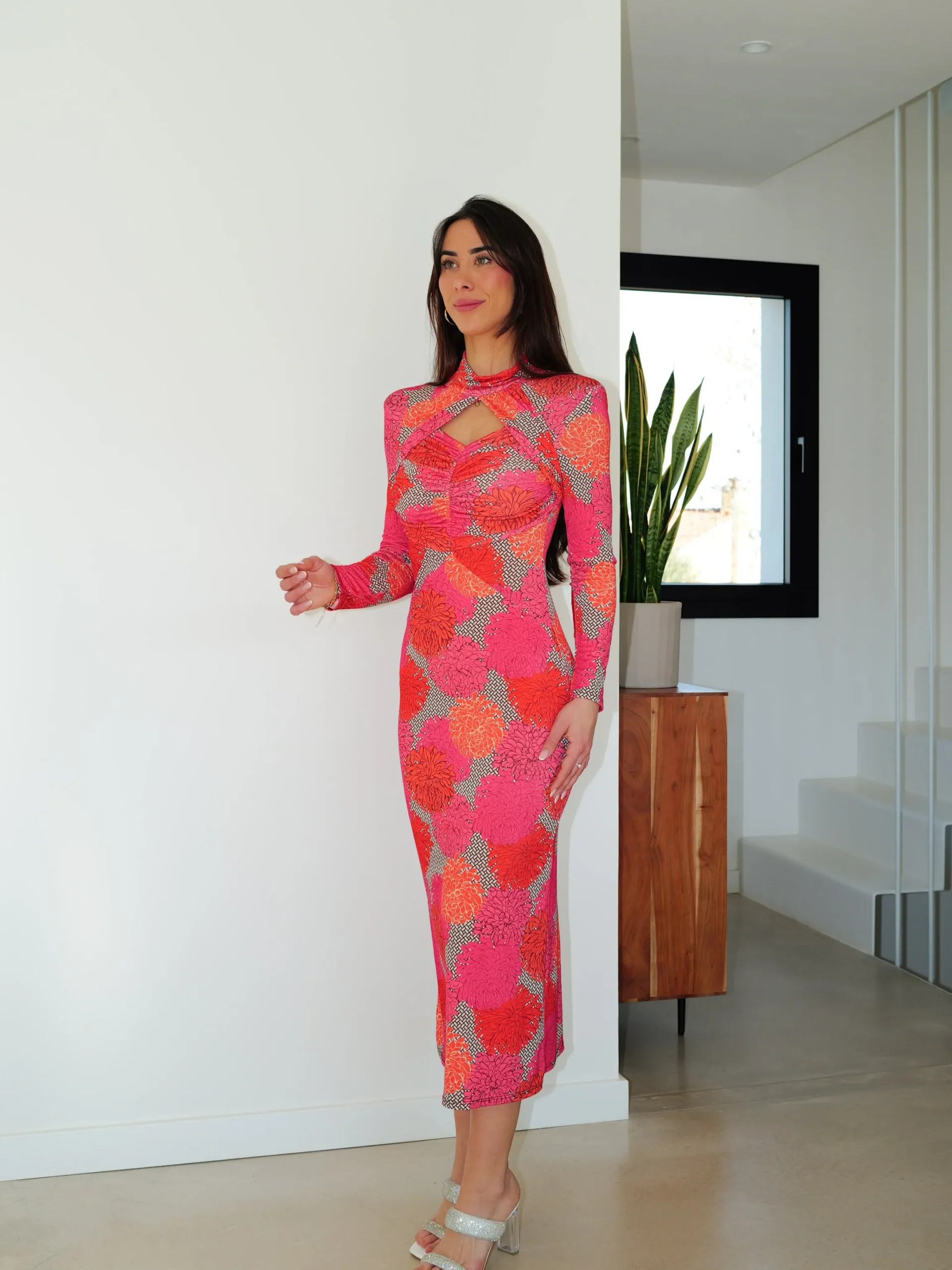 Vestido midi abertura flores rosa