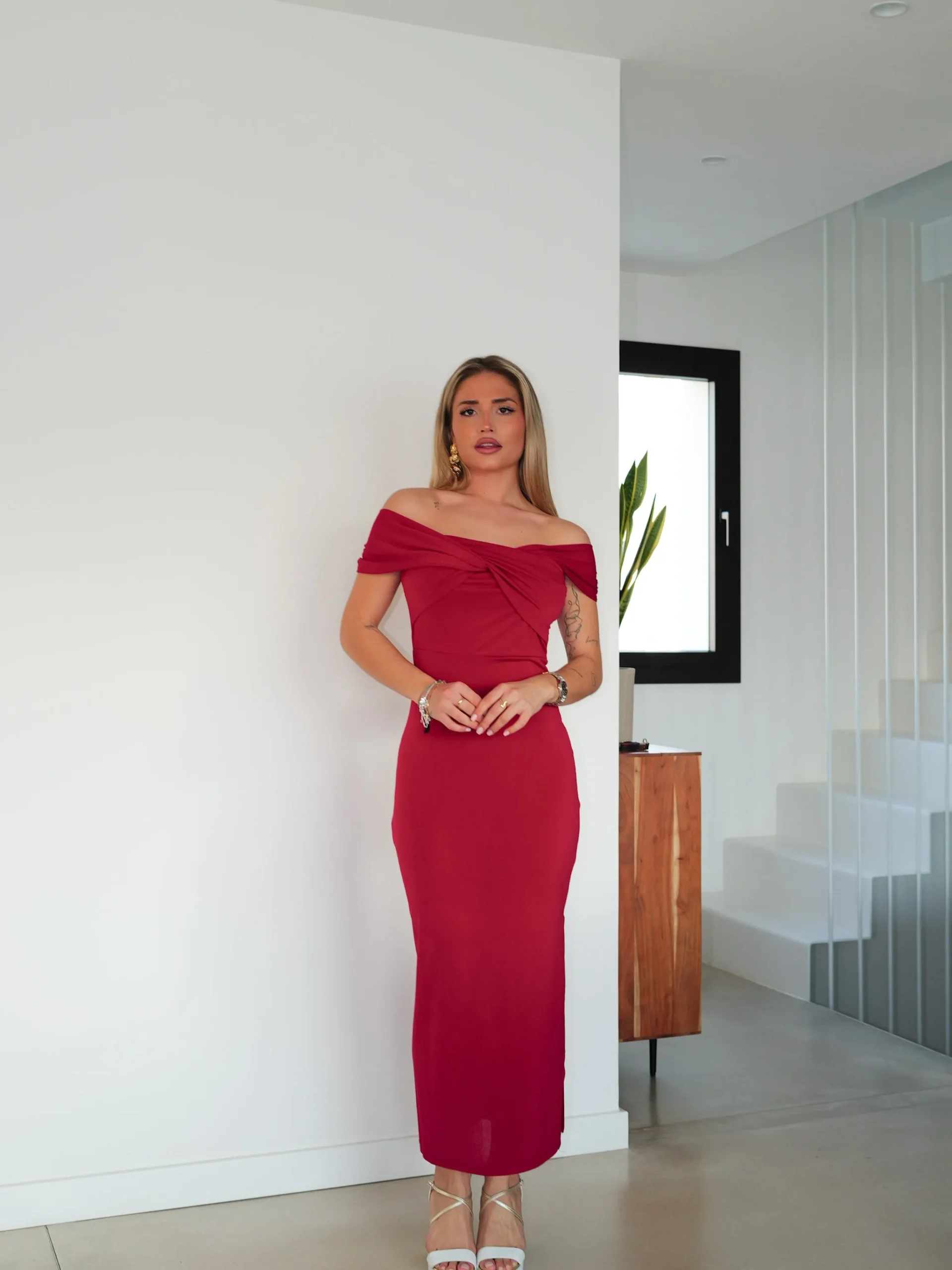 Vestido midi barco cruzado burdeos