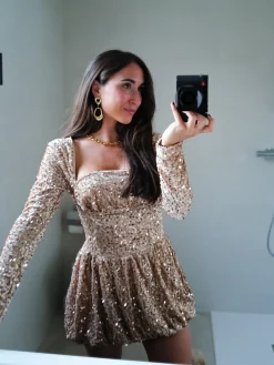 Vestido pomposo velvet lentejuela beige