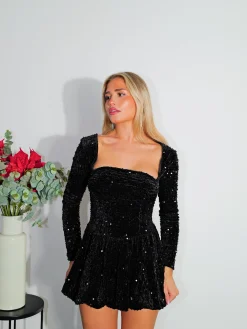 Vestido pomposo velvet lentejuela negro