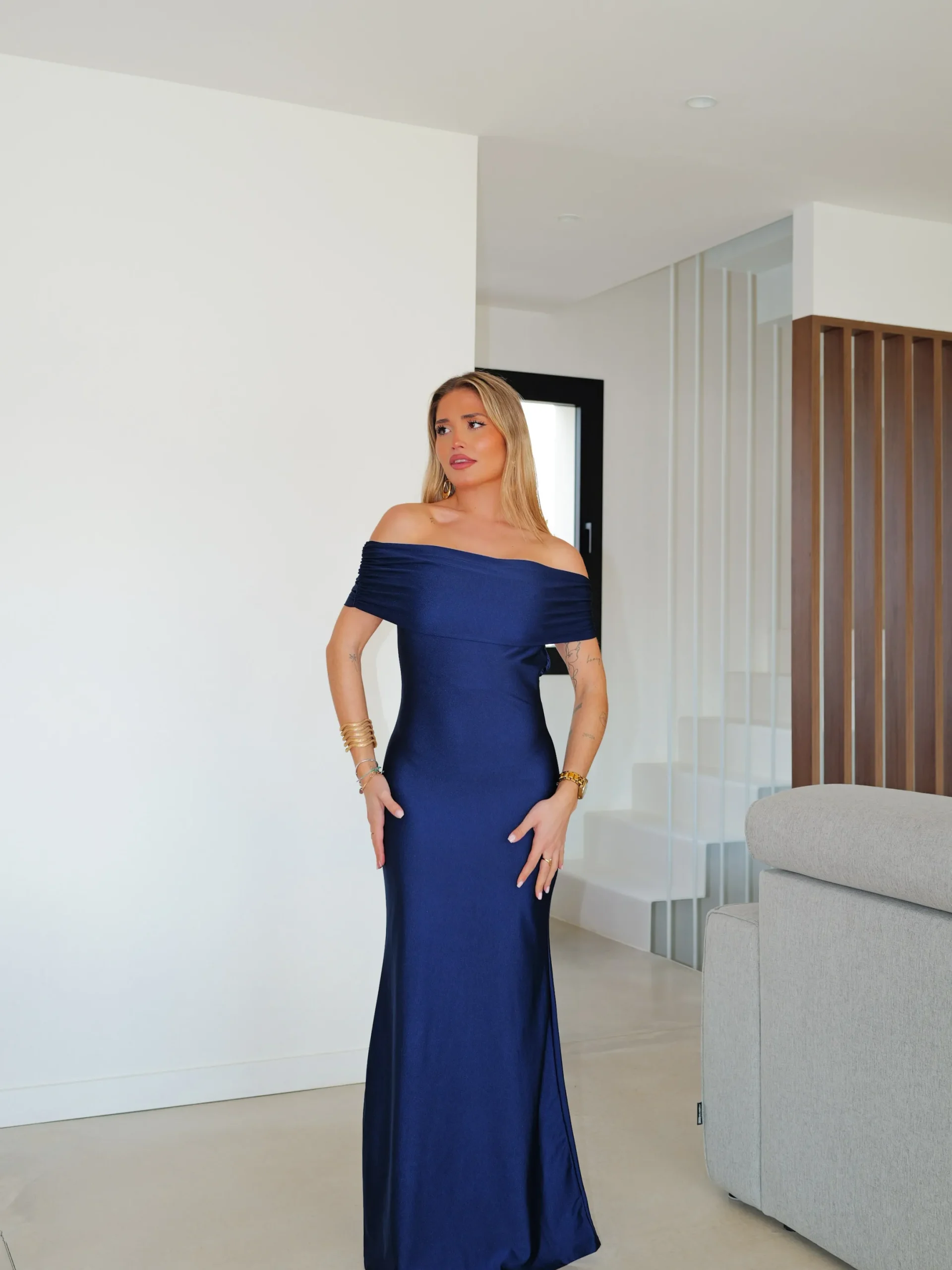 Vestido satin bardot espalda marino