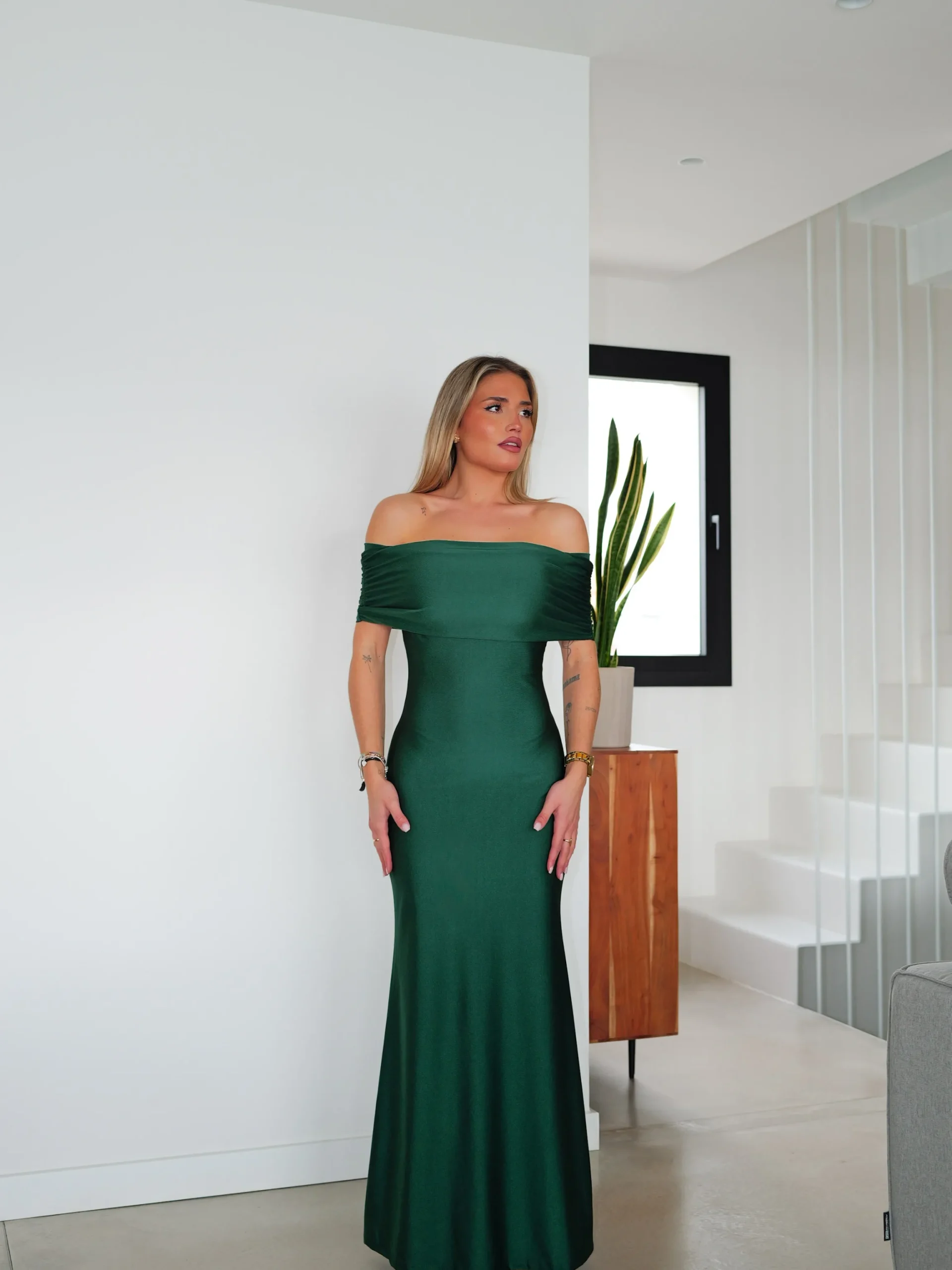Vestido satin bardot espalda botella