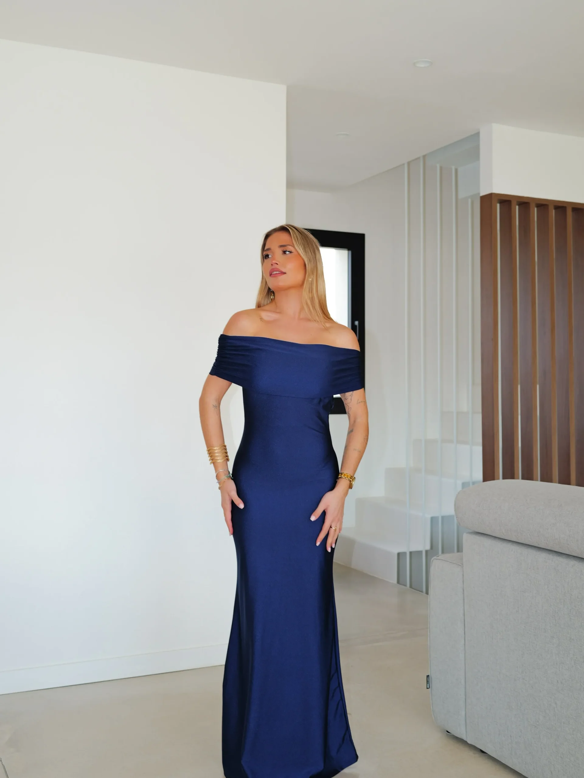Vestido satin bardot espalda marino