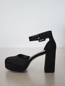 Zapato cerrado ante negro