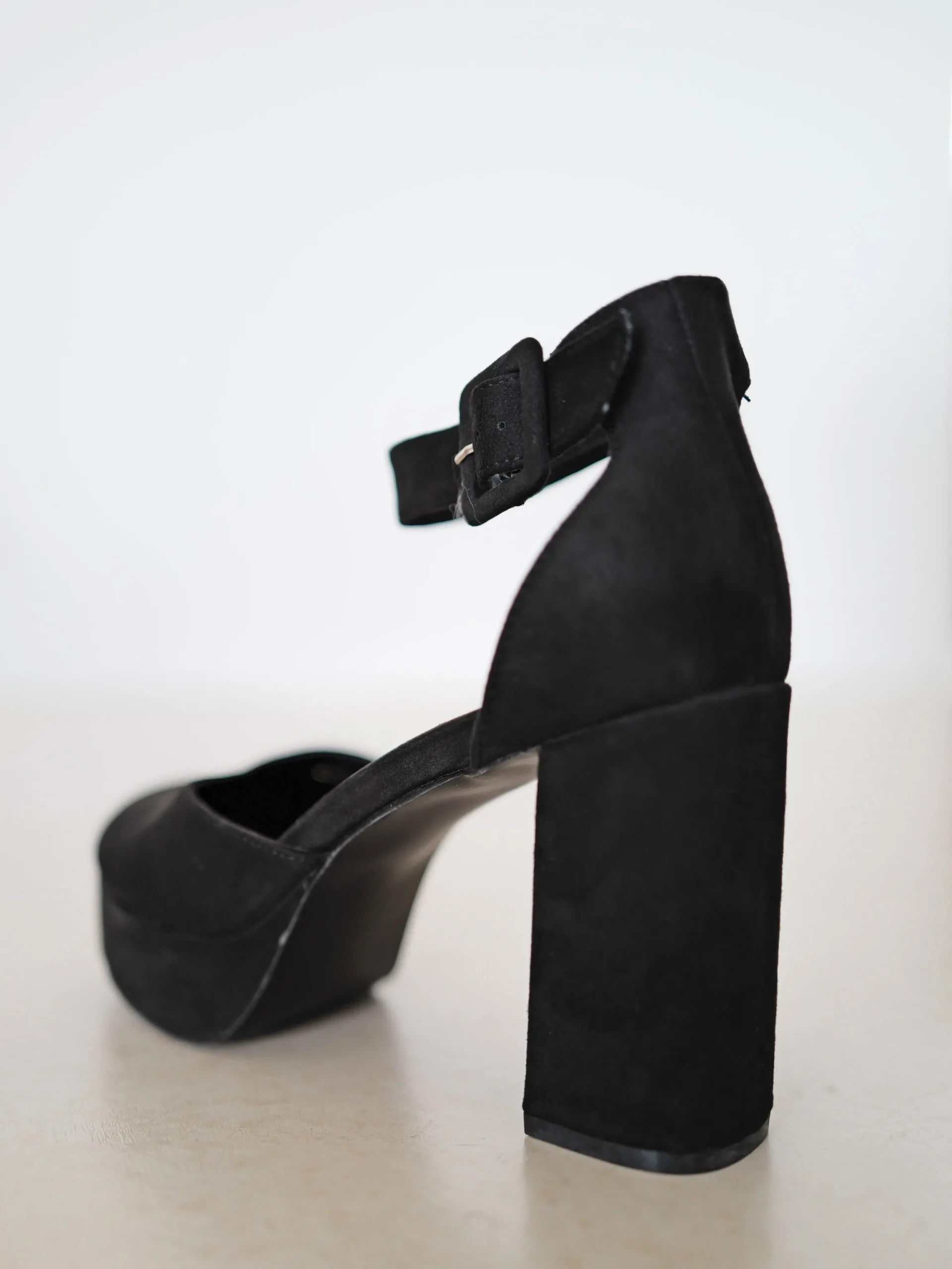 Zapato cerrado ante negro